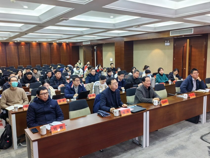 党办校办主任程伟主持培训会
