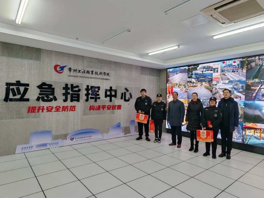 延伸阅读向他们致以节日的亲切问候和新